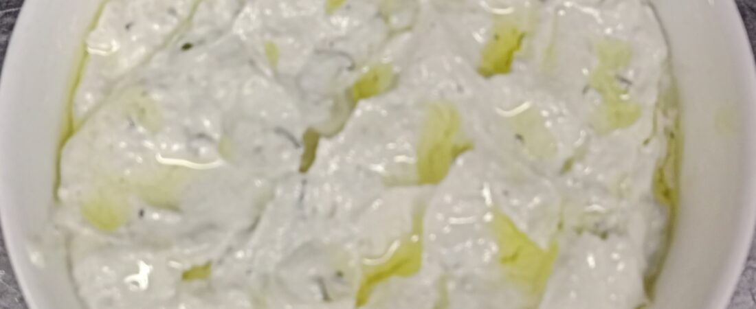 Authentic Greek Tzatziki   ग्रीक तजास्की – दुनिया की सबसे रिफ्रेशिंग डिप