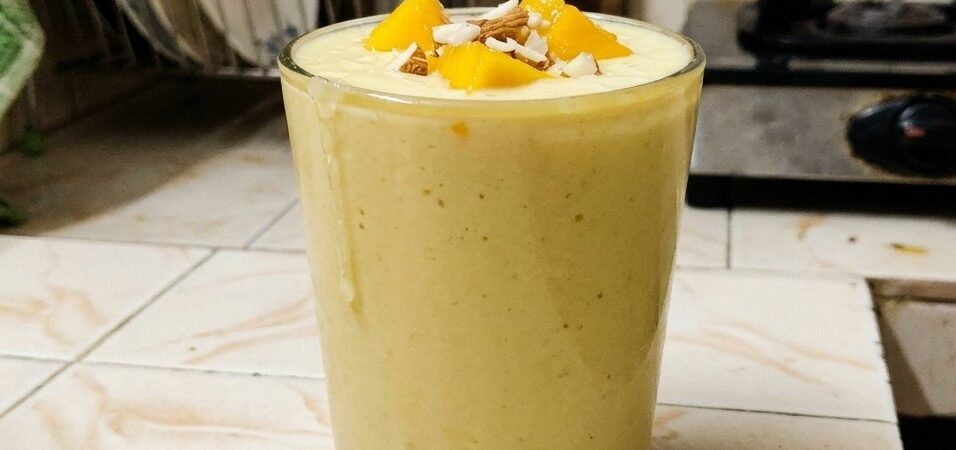 टाइटल: रेस्टोरेंट स्टाइल मैंगो शेक: घर पर 5 मिनट में बनाएं (Restaurant Style Mango Shake Recipe)