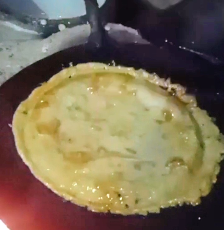 Cooking Pahadi Aska on tawa
