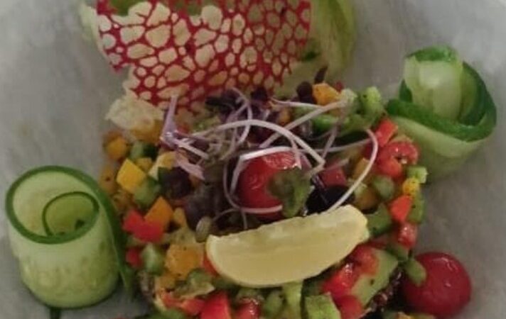 5-Star Hotel Wala No-Cook Sprouted Quinoa Salad | 15 Min Me Weight Loss Recipe