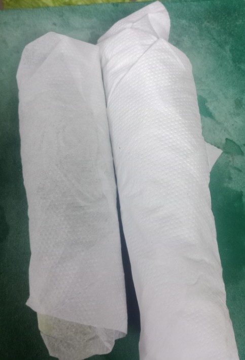 lettuce iceberg ko tissue paper me roll karna